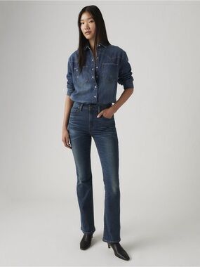 Levi's Dark Blue Bootcut Jeans - 31 x 32